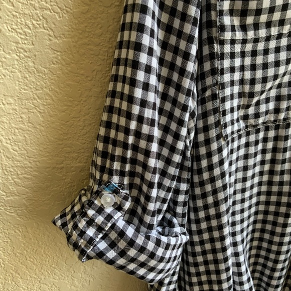 Front tie plaid button up V neck - Picture 6 of 7